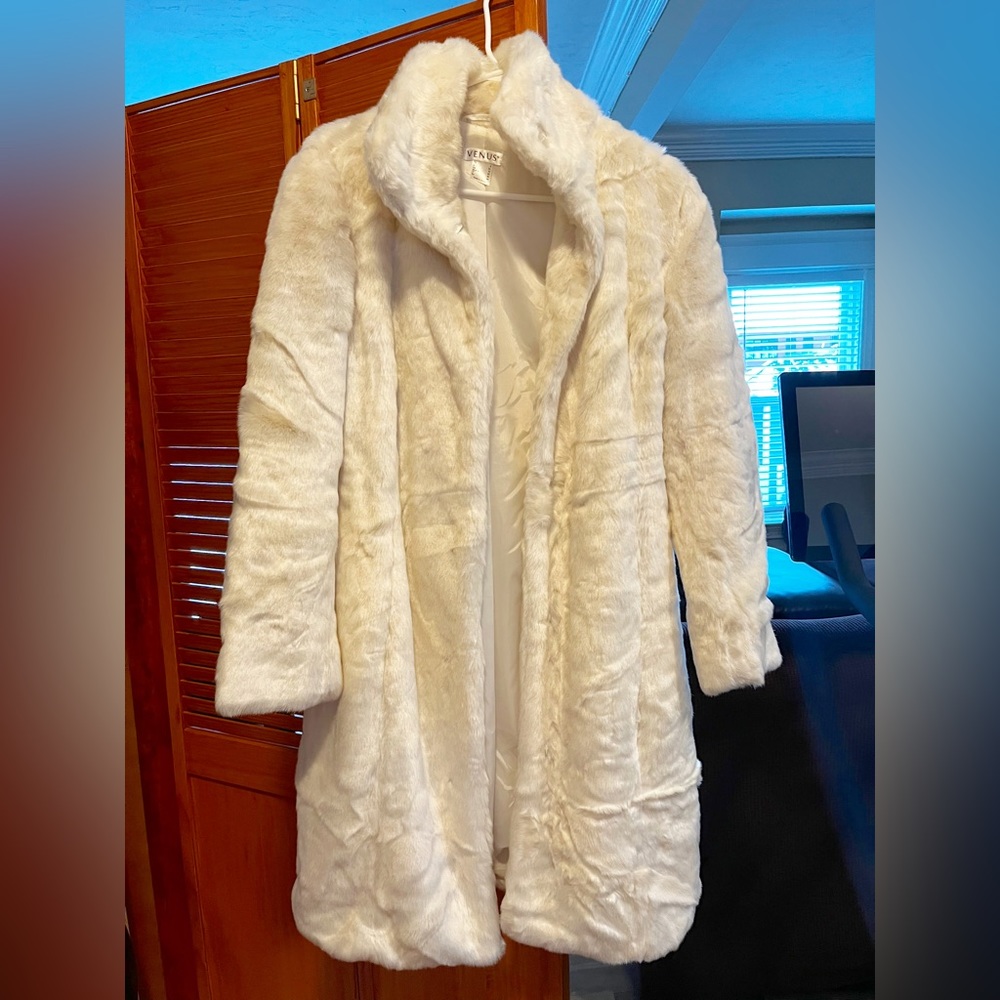 VENUS fur coat never worn